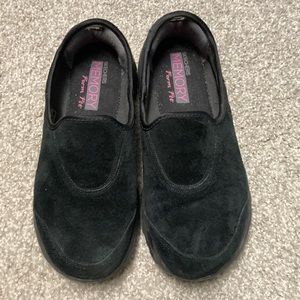 Skechers memory form fit slip-on shoes.  Black suede type material. Sz 8.